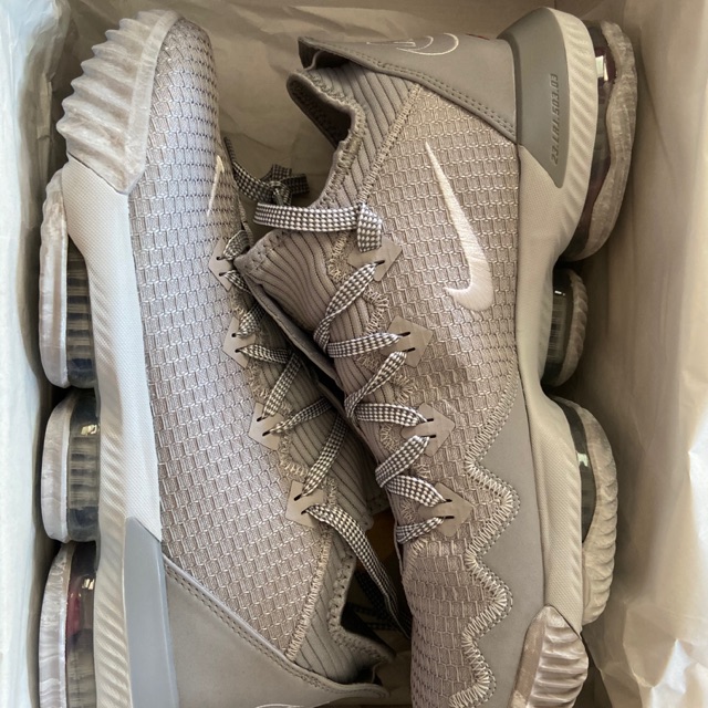 Nike Lebron James Low XVI 16 Wolf Grey Size 10.5 atau 44.5