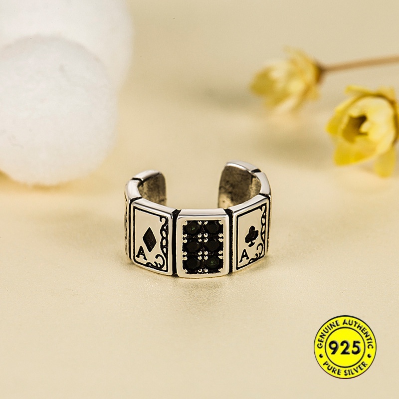 Anting Klip Desain Poker Bahan Zirkon Warna Hitam Untuk Pria Dan Wanita