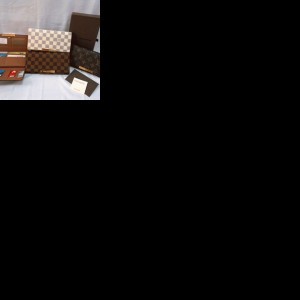 TERLARIS DAN FAST RESPONSE DIJAMIN Dompet LV Lipat 3 Cewek / Wanita