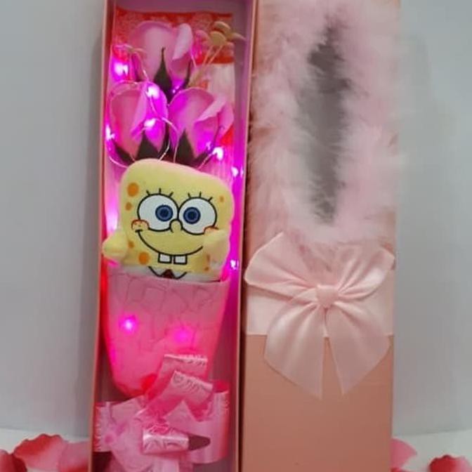 

Buruan Beli.. Kado Valentine Buket Boneka Spongebob Led Bunga Pink Free Kotak Kado