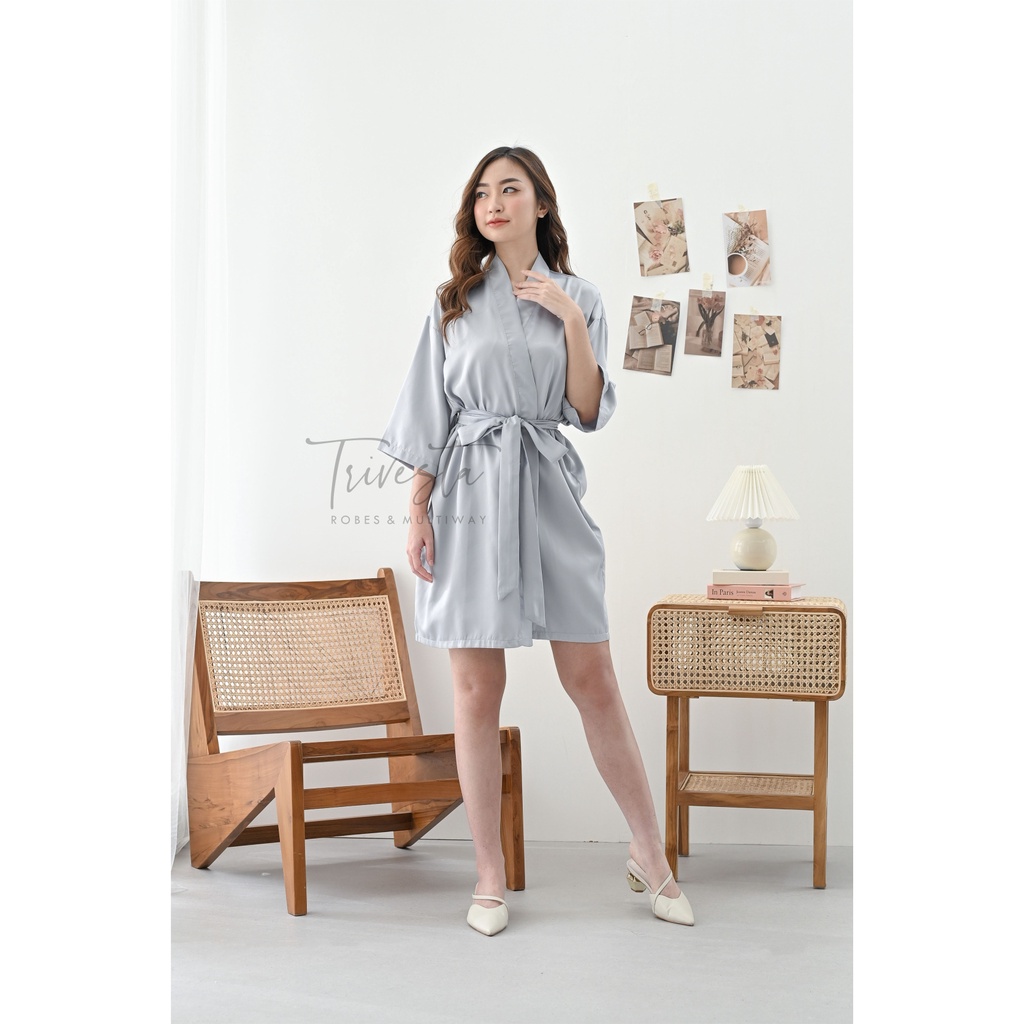 Trivesta Robes - Basic Robe Abu Silver - Kimono Robe Bridesmaid Satin + Free Bordir (Tulisan Bebas Bisa Nama)