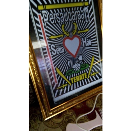 pigura kaca pencak silat warga psht walldecor~penghias dinding ruang tamu atau kamar ukuran 3A kenan