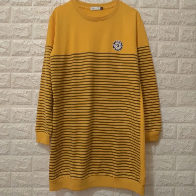 preloved Sweater Disney X Nevada / Sweater Nevada / Disney (blh nego)