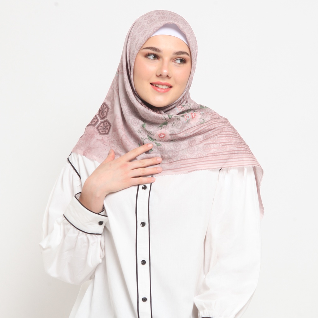 KLA by Itang Yunasz Premium Hijab Edelweis