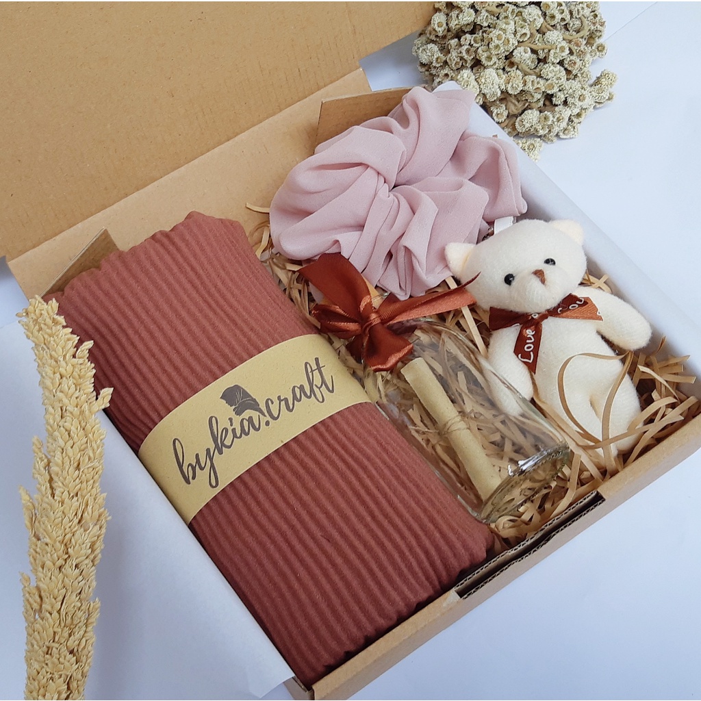 Hampers Pashmina Plisket Special GIFT BOX Kado Graduation