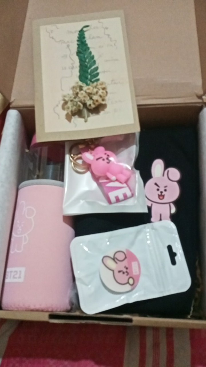 Ready Stock !!! Hampers Bt21/bts/kado Ulang Tahun/kaos Bts/botol Minum/kado Box