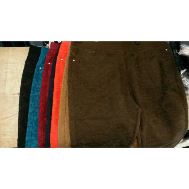 W2000 7/8 CELANA BROKAT PONGGOL PENDEK BUNGA CORAK IBU