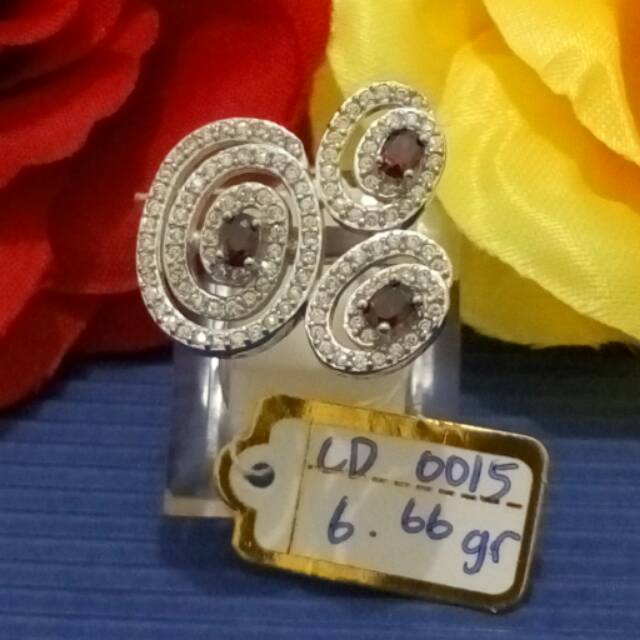 Cincin mata batu warn merah