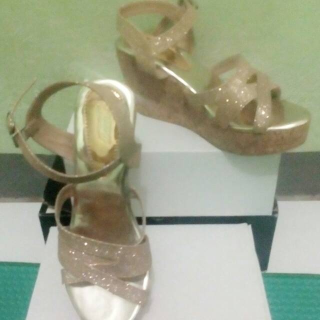 Wedges glitter gold