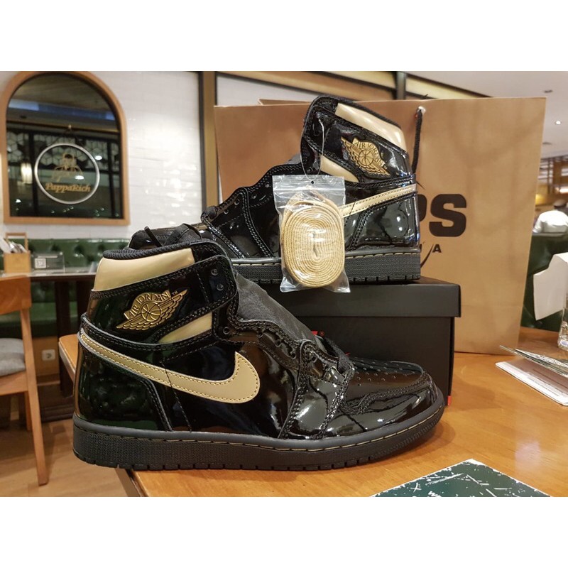 NIKE AIR JORDAN 1 HIGH BLACK METALIC GOLD