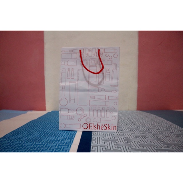 

Paperbag Elshe Skin Ori / Paper bag Elsheskin / Paperbag DW / Paperbag guess