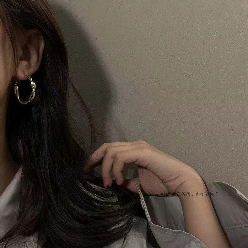 Anting Tusuk Model Twist Gaya Korea Untuk Wanita