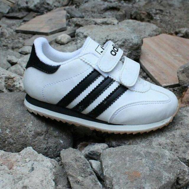 Diskon Sepatu Adidas Anak hitam putih/kids/wafel white