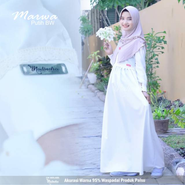 Gamis marwa broken white