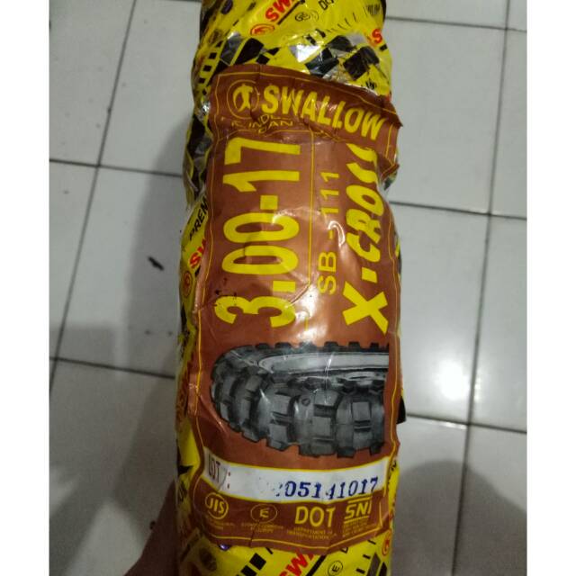 Ban Swallow 300-17 X-Cross bukan Tubeless