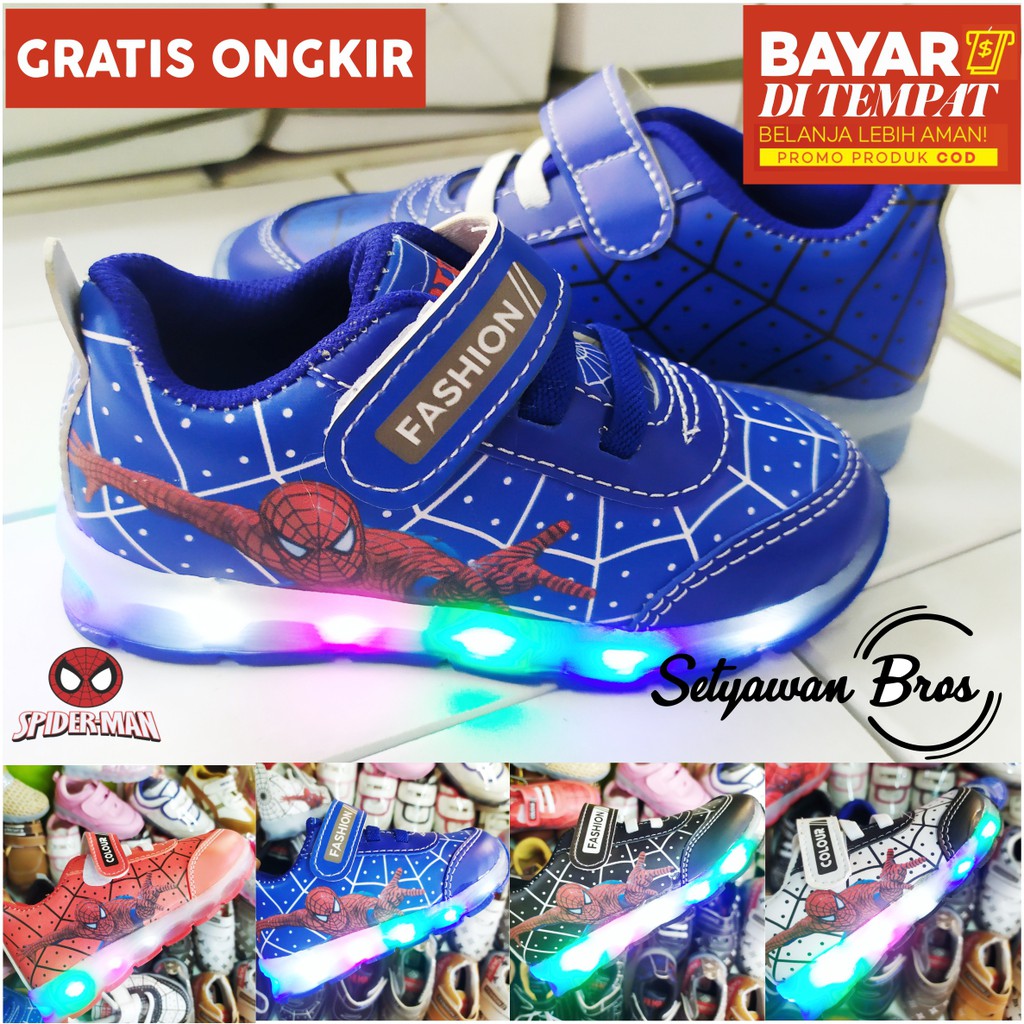  Sepatu  sneaker spiderman  anak  laki  laki  dengan lampu  led 