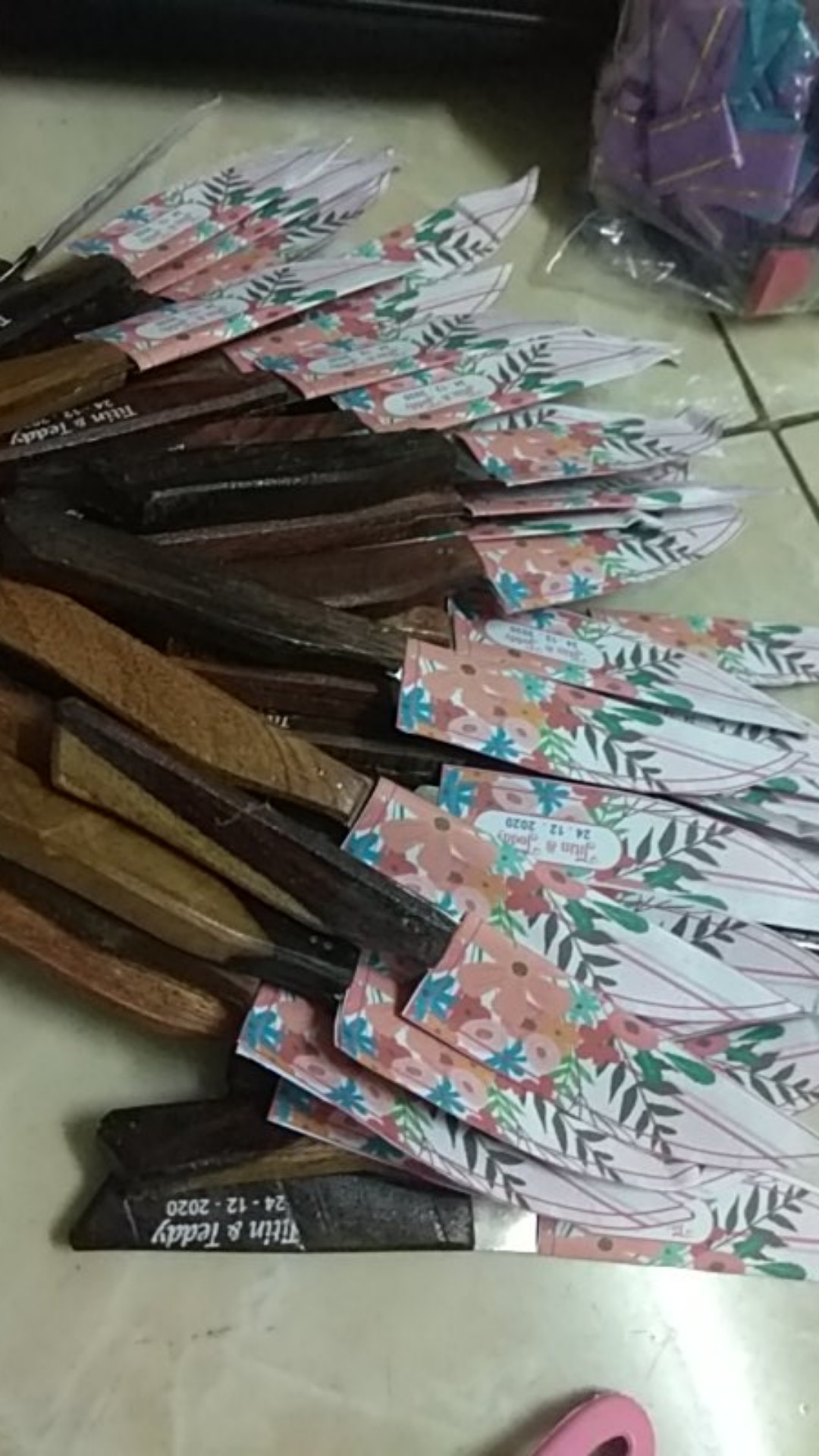 Sovenir Telnan Plus Pisau Custom Desain Size 10*20