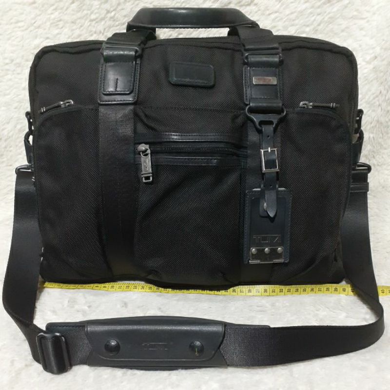 Tas Sling Second / Preloved  / TUMI 22611DH Sling Bag Hitam / Tas Selempang Bekas / Tas Laptop.