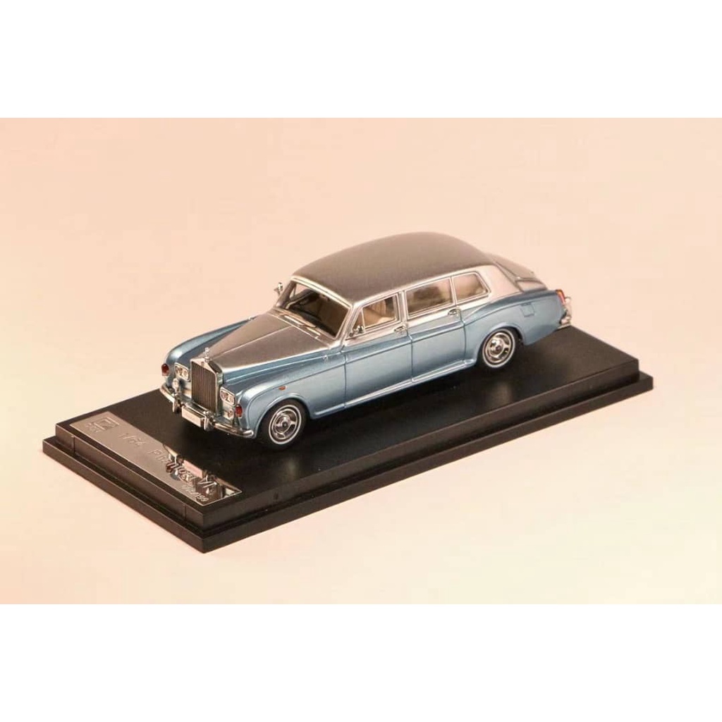DCM Rolls Royce Phantom IV Light Blue / Silver Two Tone color Rolls-Royce Premium Model Mini Scale 1