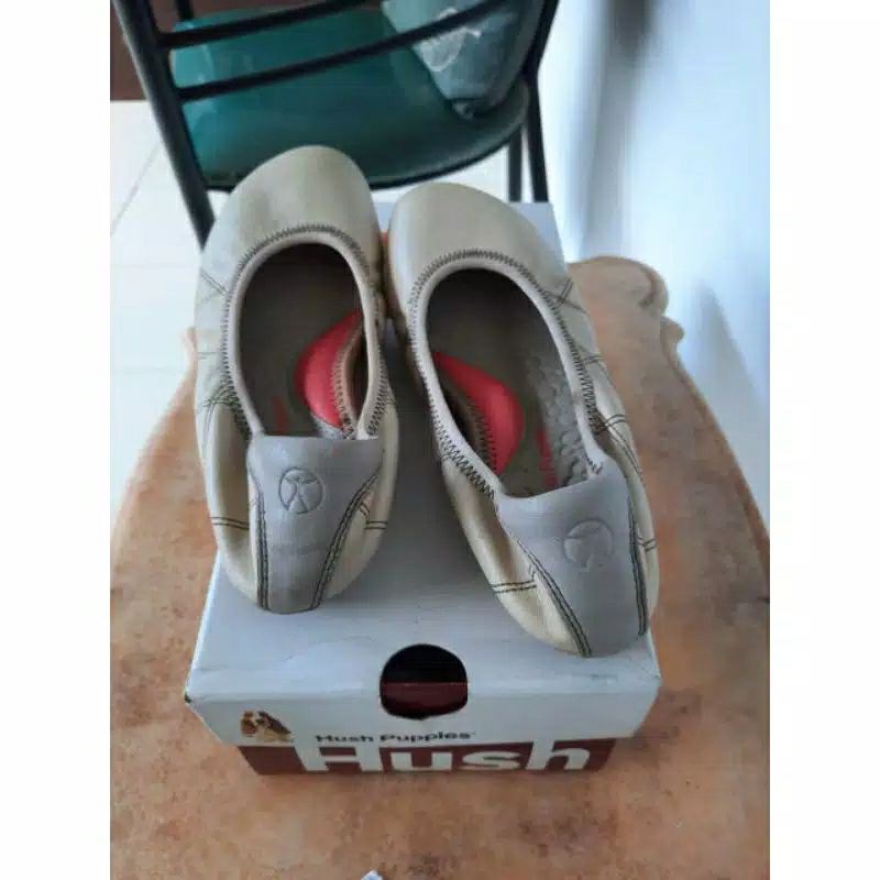 SOLD Preloved hush puppies flat shoes