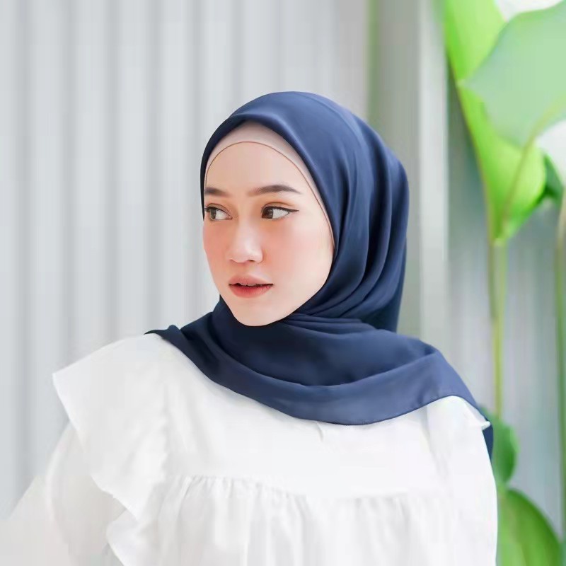 ORIGINAL Bella Square Segi Empat Daily Hijab Basic Jilbab Polos Polycotton Kerudung Premium-Navy