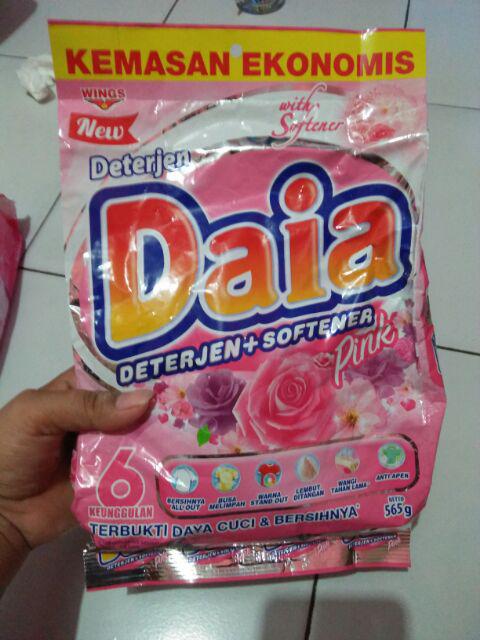 Daia Deterjen Detergent Dan Softener Pink 555 Gram