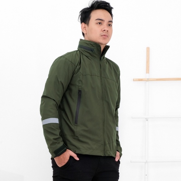 Jaket Pria Parasut Waterproof Polos Anti Air Windbreaker Casual Pria