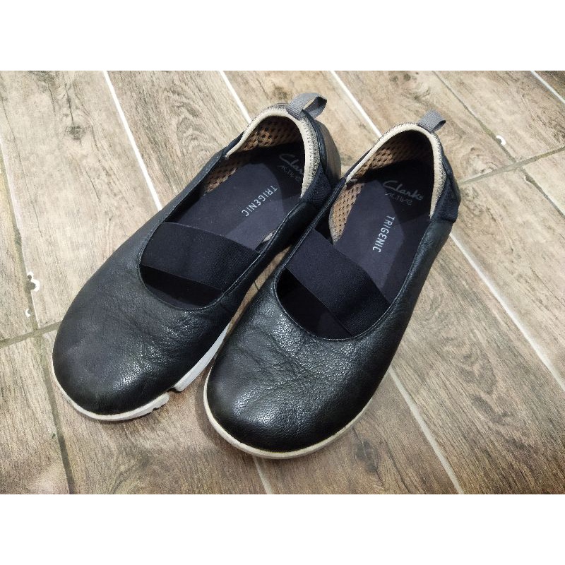 Preloved sepatu kulit wanita Clarks active trigenic slip on wanita