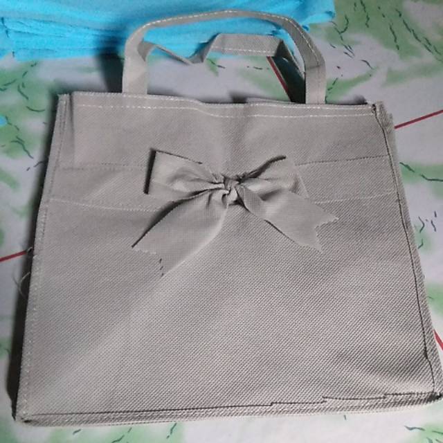 

tas godiebag uk. dus 20x, 20 ..tinggi tas 20 cm..tebal 75gsm
