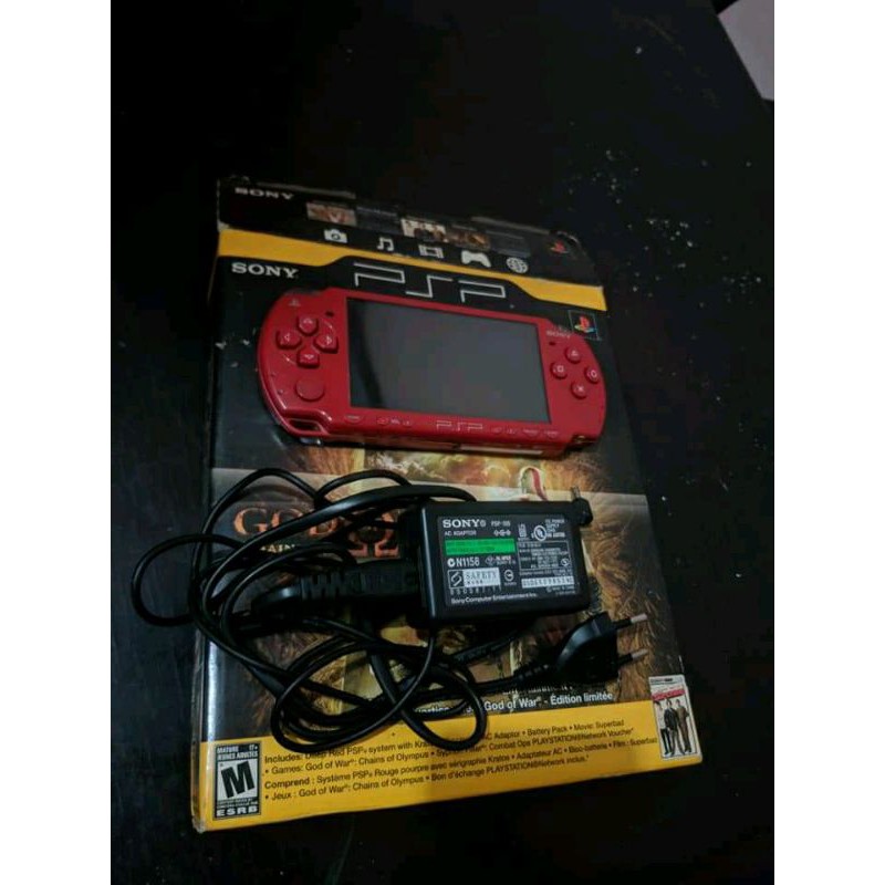 psp 2000 God of war edition