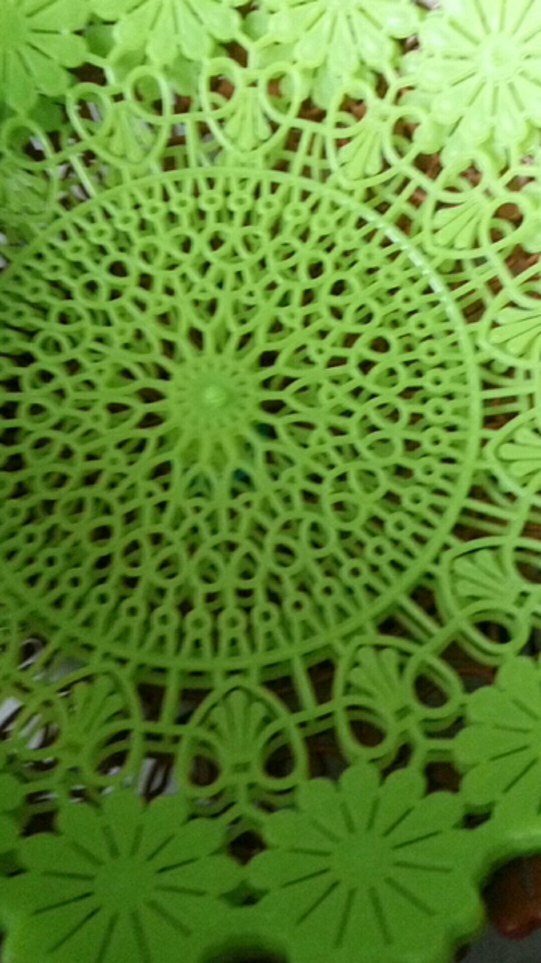 Plate / Piring Anyam Rotan Plastik Warna Motif Bunga / Lckdx Warna 22 Cm