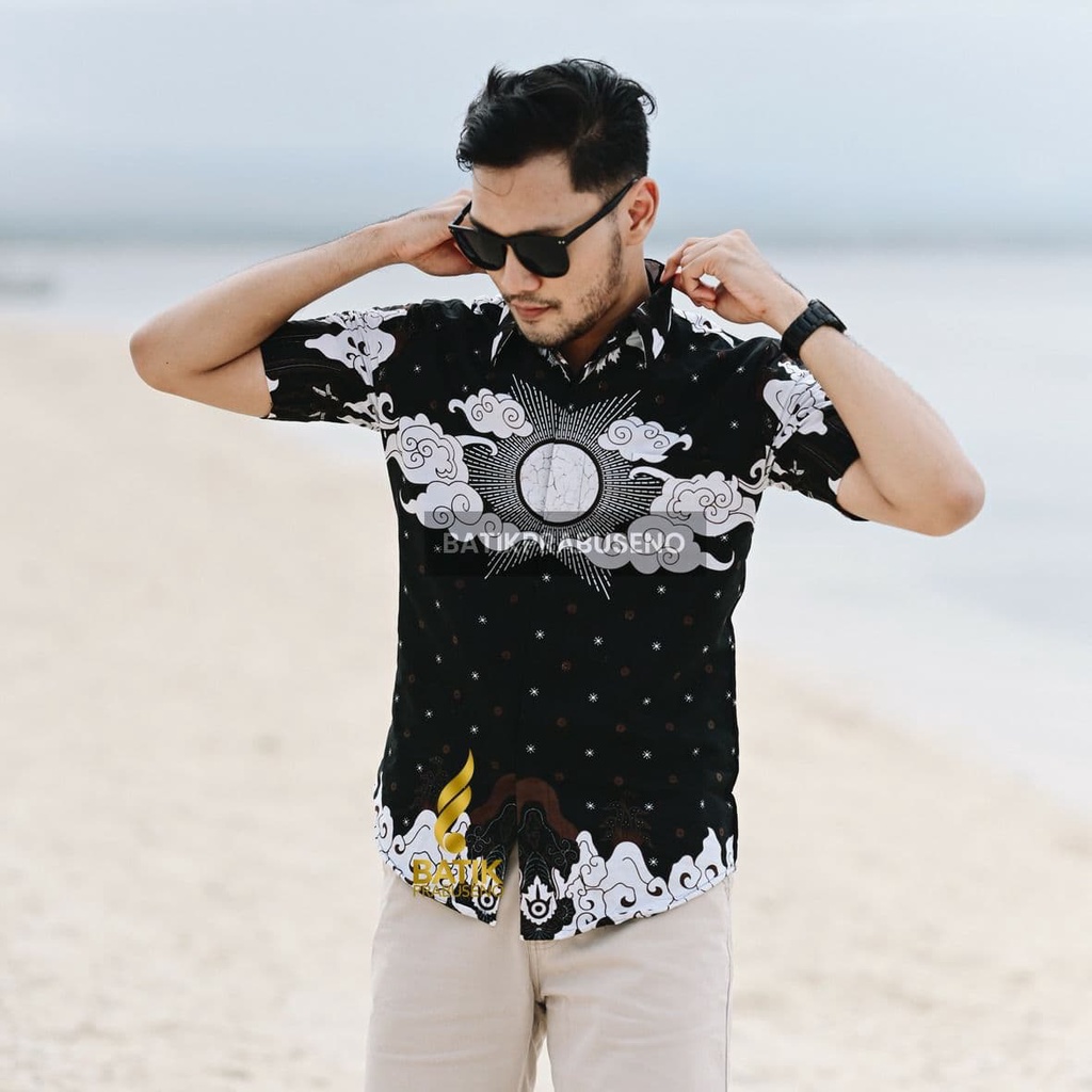 Batik Prabuseno - SURYAWARDANA Kemeja Batik Pria Slim Fit Lengan PendekBahan Katun Printing Handmade