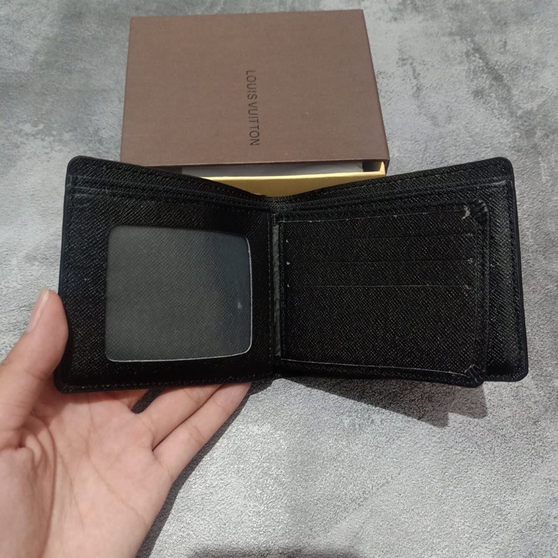 Dompet pria LV embosed