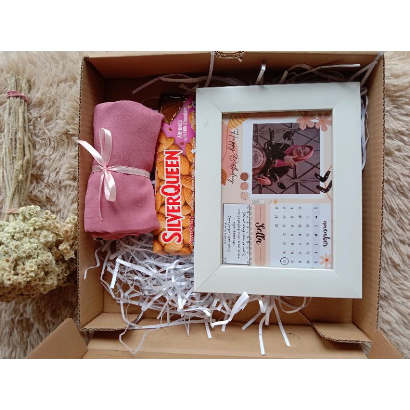 kado sahabat/hamper ulang tahun/kado murah/kado box/kado bingkai/hamper hijab/kado perpisahan/kado a