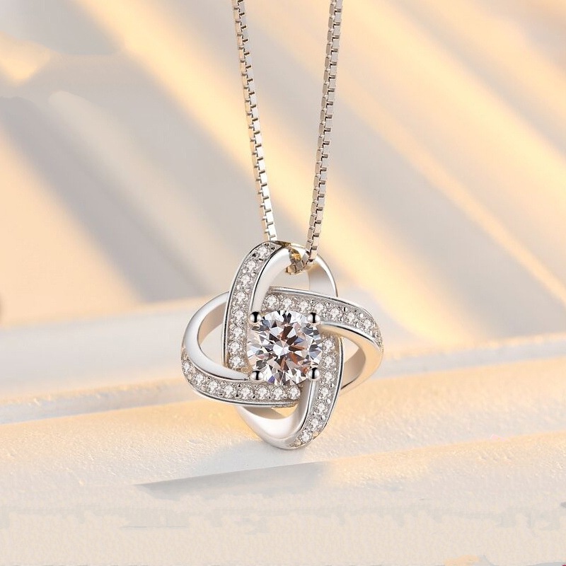 [Ready Stock]Fashion Diamond Four-Leaf Clover Pendant Necklace