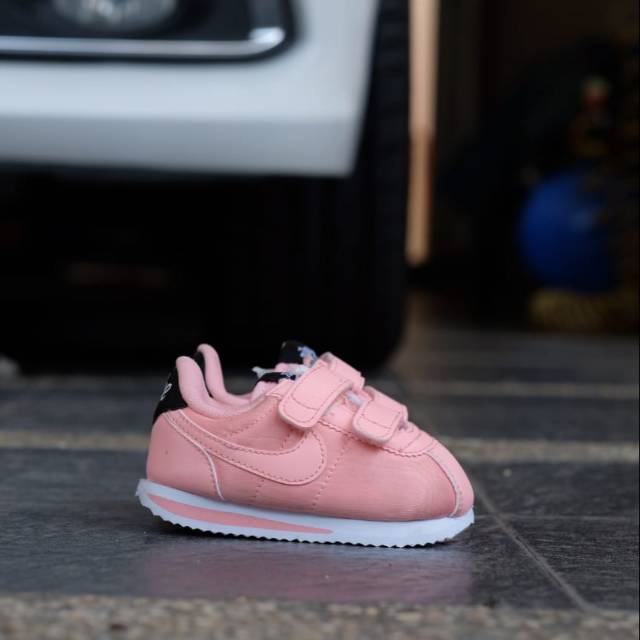 nike cortez velcro womens