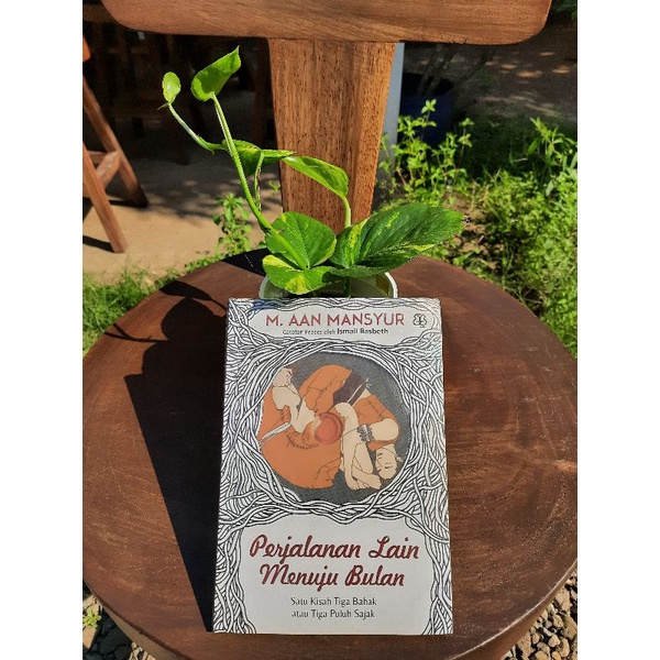 Perjalanan Lain Menuju Bulan - M. Aan Mansyur