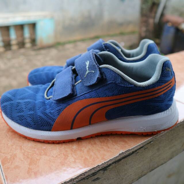 Preloved sepatu puma kids size 32euro insole 19cm..kondisi 80% no defect baru habis laundry..