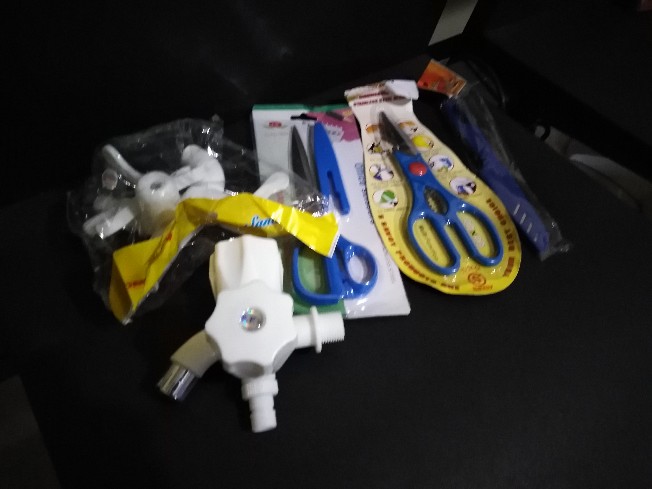 Pisau Dapur Pisau Dengan Pelindung Pisau Bahan Stainless Handle Plastik