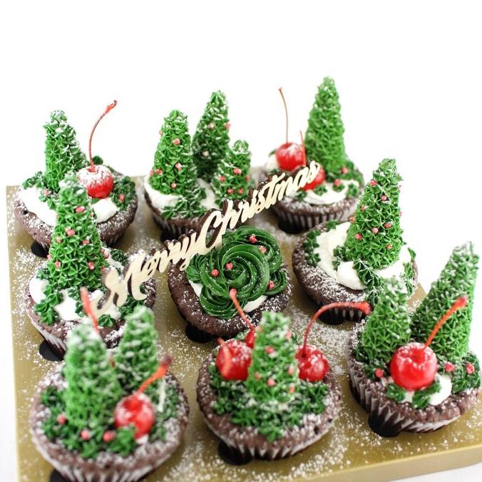 

CUPCAKE HAMPERS NATAL CHRISTMAS TREE WITH SNOW - ISI 9 CUPCAKE DF161DSD