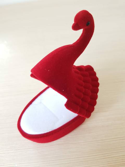 Tempat perhiasan Cincin / Kotak cincin Angsa Bahan Brudu Halus