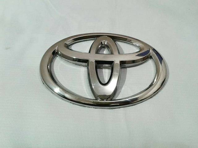 Emblem Toyota / Logo Toyota  Avanza / Innova 2012-2015 Chrome