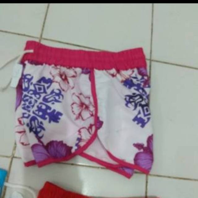 Celana pendek wanita bali motif Jepang size L tanggung