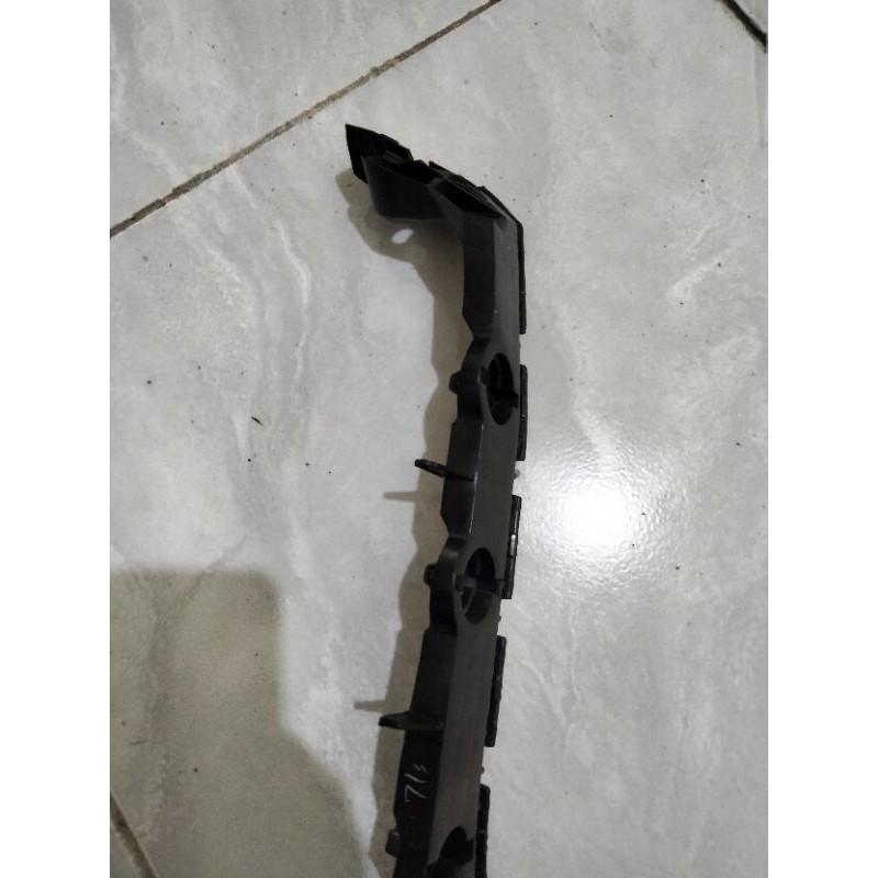 Breket bemper Calya sigra belakang bagian atas satuan
