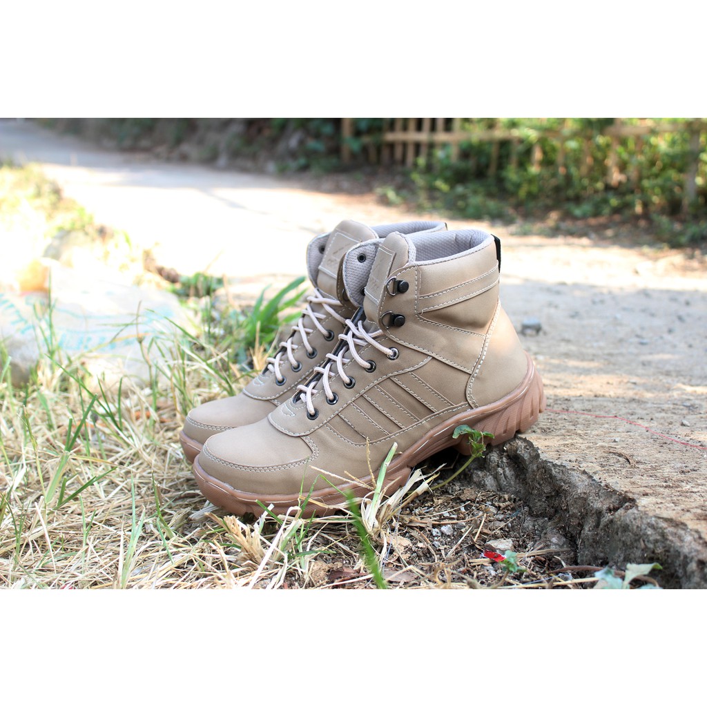 GRATIS ONGKIR SEPATU BOOTS SAFETY UJUNG BESI WARNA CREM BAHAN SINTETIS JAKY TOURING UNTUK PRIA