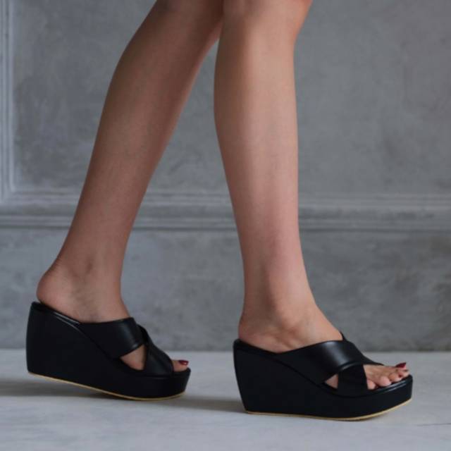 Wedges sandal hitam wedges wanita cantik