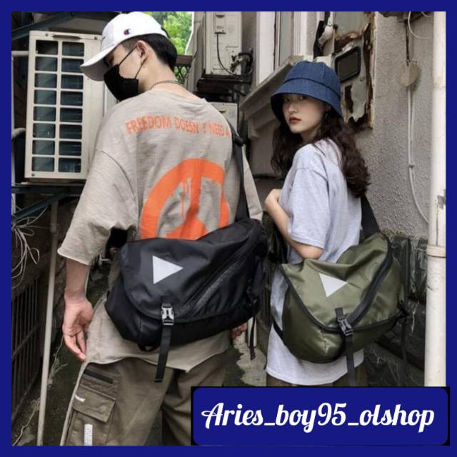 Tas selempang pria / Tas selempang ukuran besar