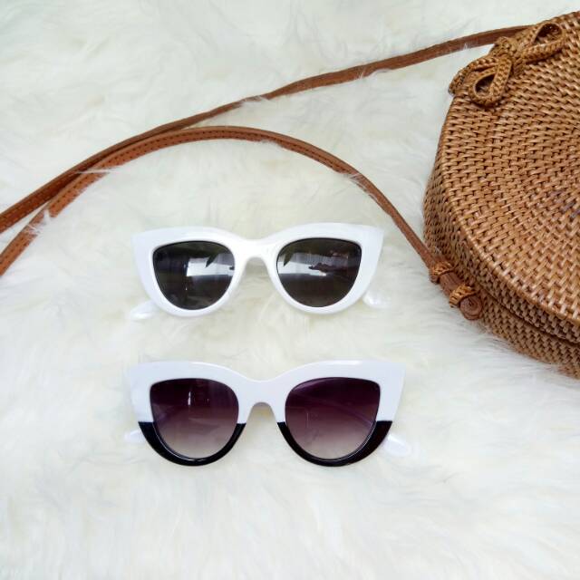 Kacamata model cat eye