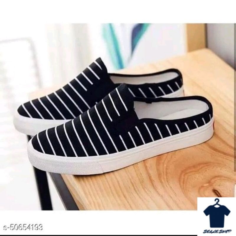 HD SEPATU WANITA SLIP ON SALUR LINE ART-Putih black