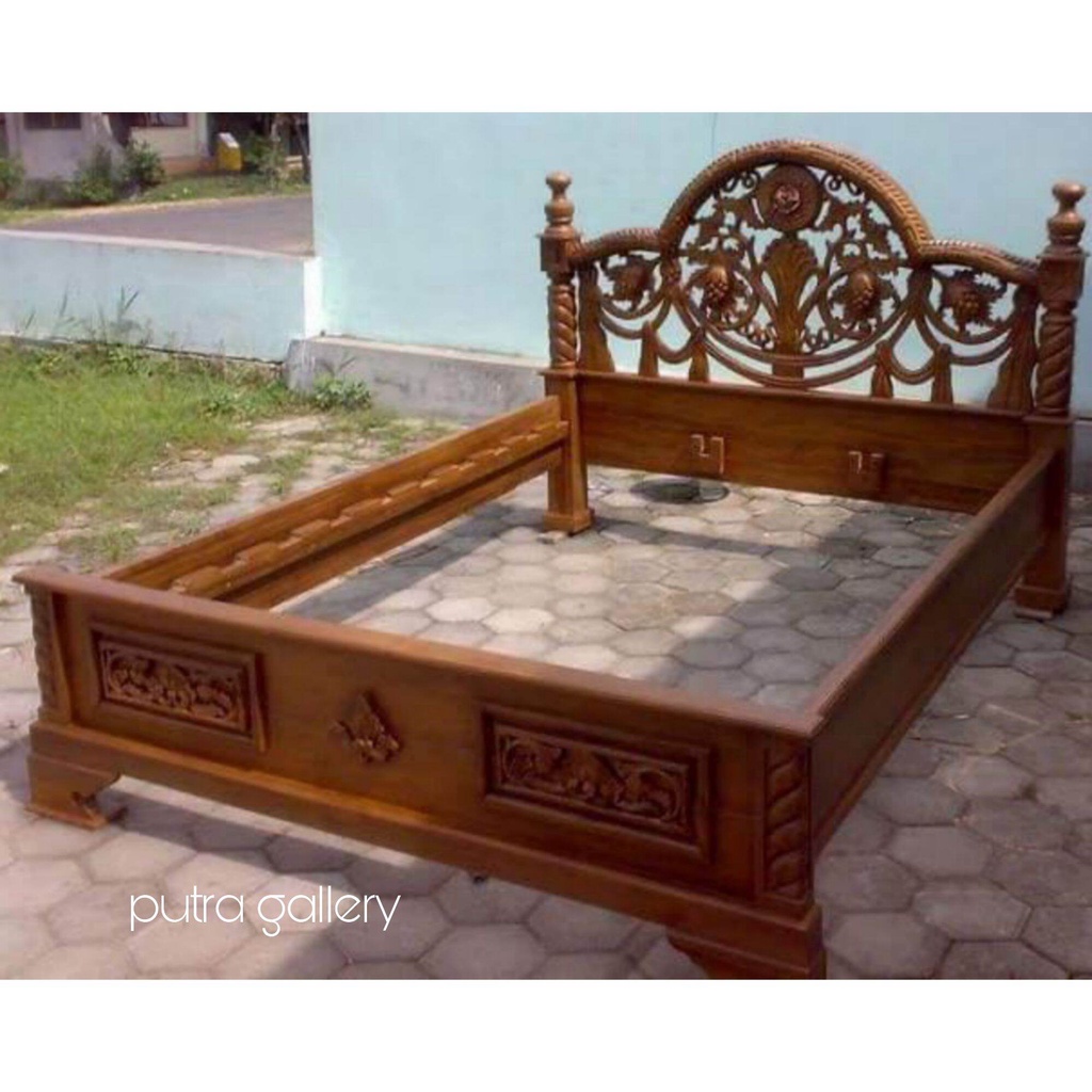 Tempat tidur / Dipan tiara / Dipan ranjang kayu jati / Furniture jati jepara / Putra Gallery Meubel